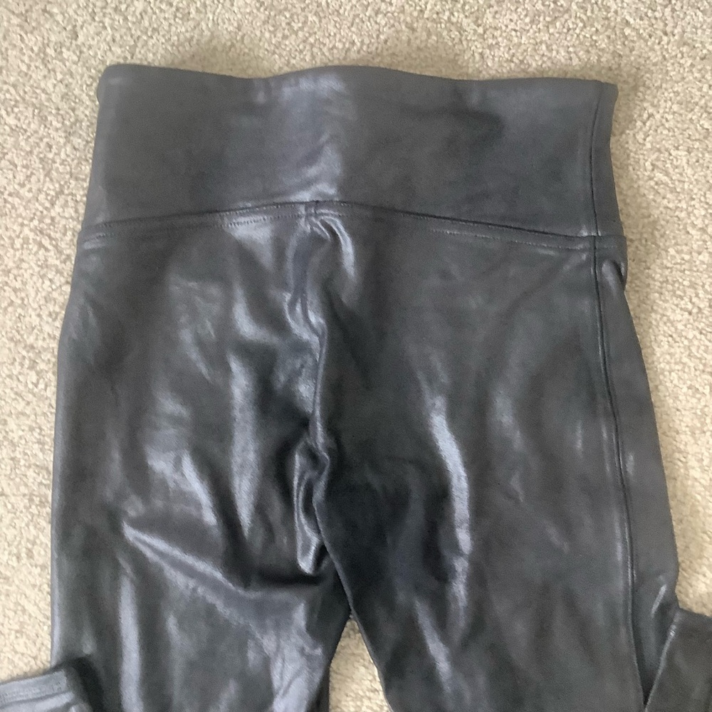 Spanx Faux Leather Shiny Ready To Wow Leggings Size Medium Black Stretch Shaping - Picture 6 of 13